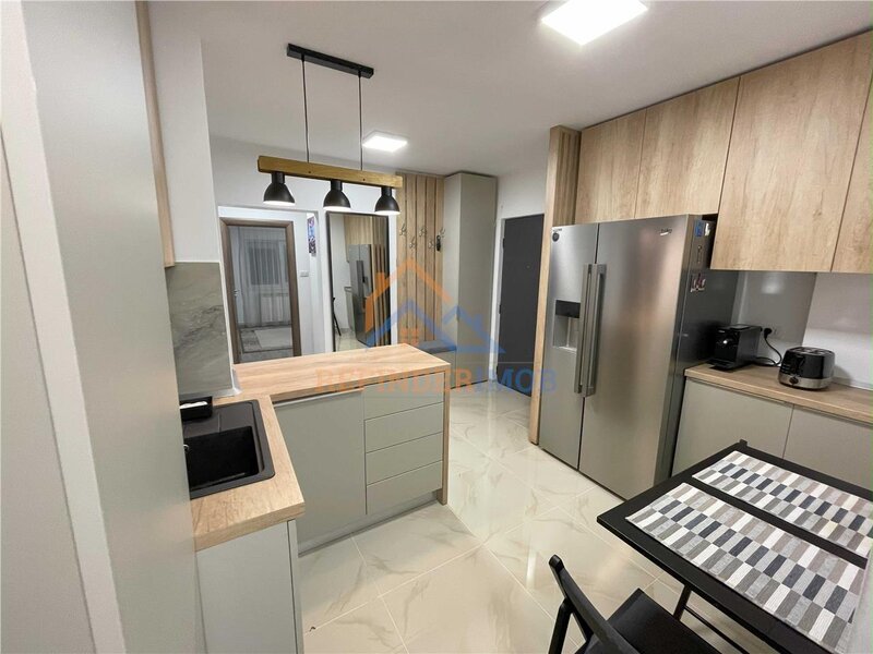 Sebastian, vanzare apartament cu 3 camere.