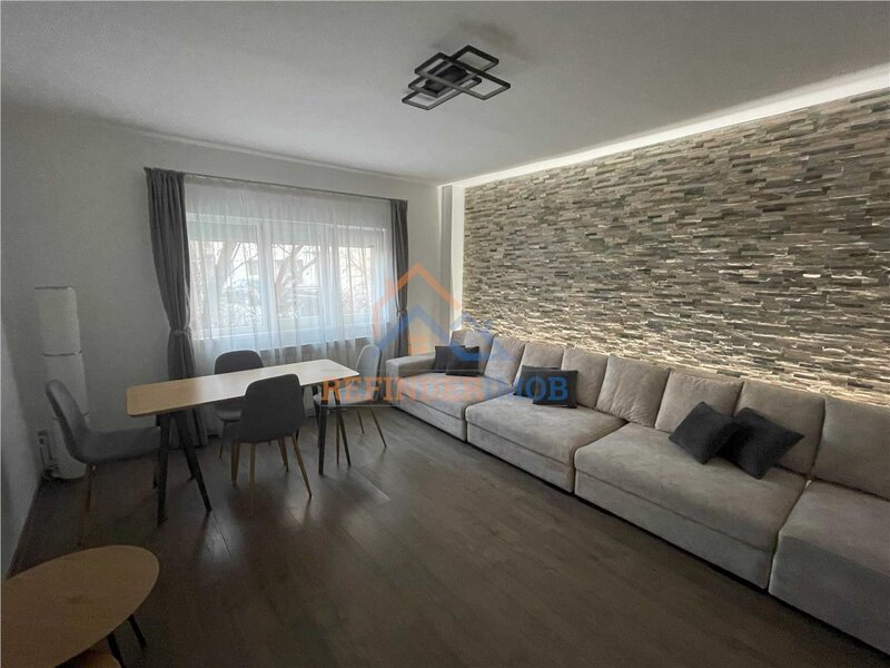 Sebastian, vanzare apartament cu 3 camere.