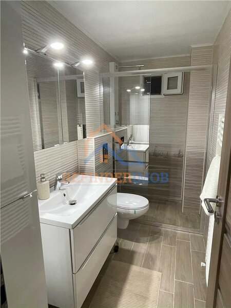 Sebastian, vanzare apartament cu 3 camere.